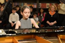 Как куклы влияют на развитие детей – театрализованные сценки в Баку (ФОТО)