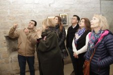 Баронесса Эмма Николсон приняла участие в процессе приготовления кутабов (ФОТО)