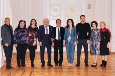 Автор 11 бестселлеров раскрыл в Баку секреты успеха (ФОТО)