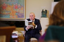 Автор 11 бестселлеров раскрыл в Баку секреты успеха (ФОТО)