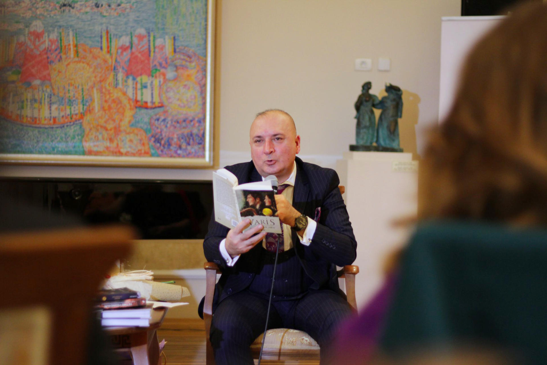 Автор 11 бестселлеров раскрыл в Баку секреты успеха (ФОТО)