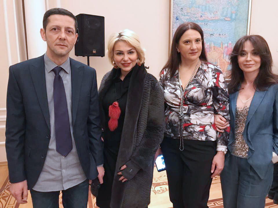 Автор 11 бестселлеров раскрыл в Баку секреты успеха (ФОТО)