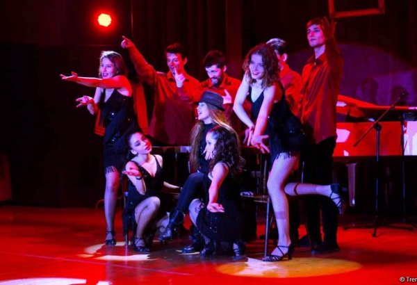 Азербайджанки перевоплотились в Николь Кидман и Кристину Агилеру - Best Musical Shows (ФОТО)