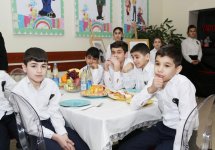 Вице-президент Фонда Гейдара Алиева Лейла Алиева встретилась с воспитанниками детдома в Сураханском районе Баку (ФОТО)