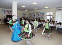 Вице-президент Фонда Гейдара Алиева Лейла Алиева встретилась с воспитанниками детдома в Сураханском районе Баку (ФОТО)