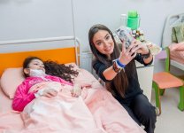 Вице-президент Фонда Гейдара Алиева Лейла Алиева посетила НИИ гематологии и трансфузиологии в Баку (ФОТО)