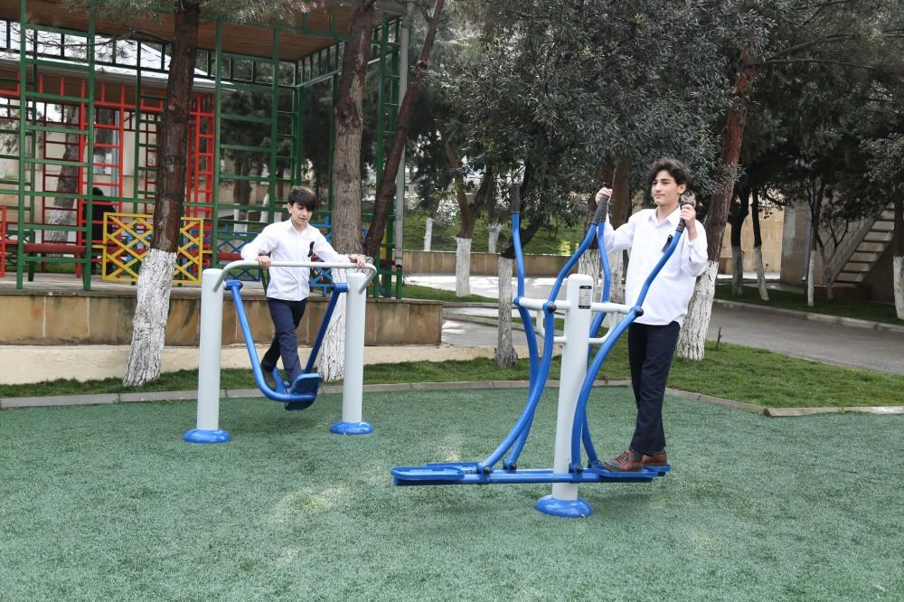 Вице-президент Фонда Гейдара Алиева Лейла Алиева встретилась с воспитанниками детдома в Сураханском районе Баку (ФОТО)