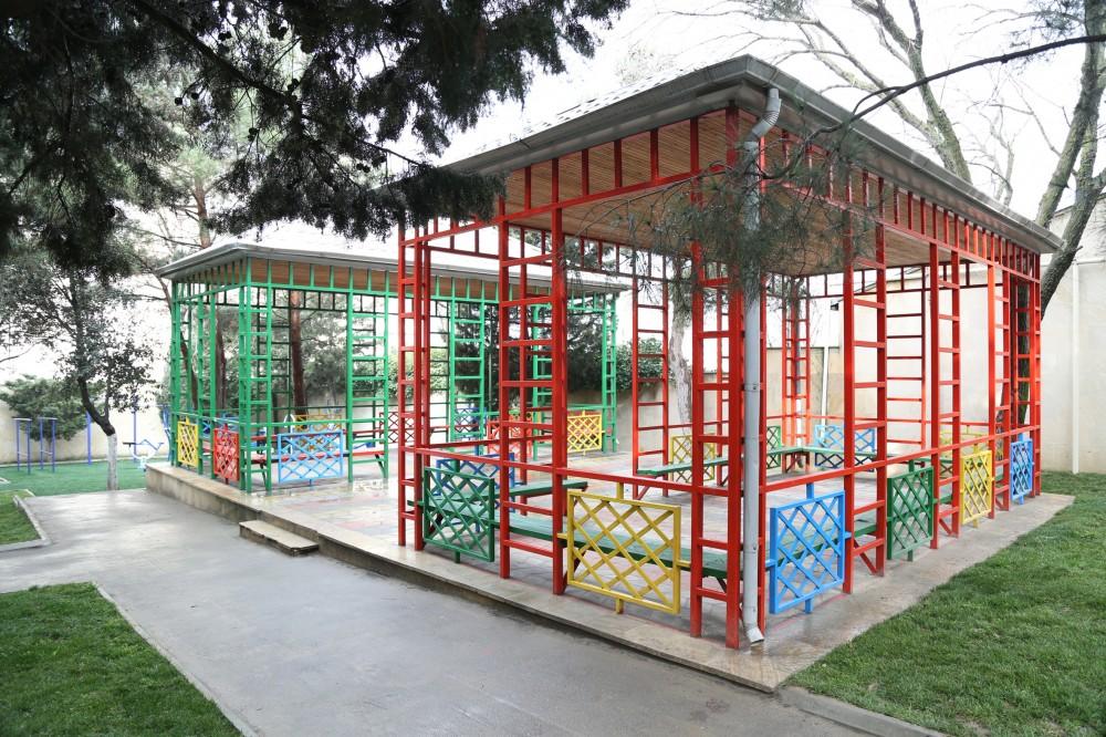 Вице-президент Фонда Гейдара Алиева Лейла Алиева встретилась с воспитанниками детдома в Сураханском районе Баку (ФОТО)