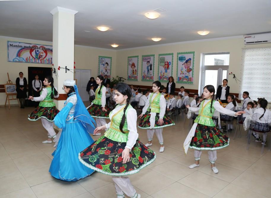 Вице-президент Фонда Гейдара Алиева Лейла Алиева встретилась с воспитанниками детдома в Сураханском районе Баку (ФОТО)