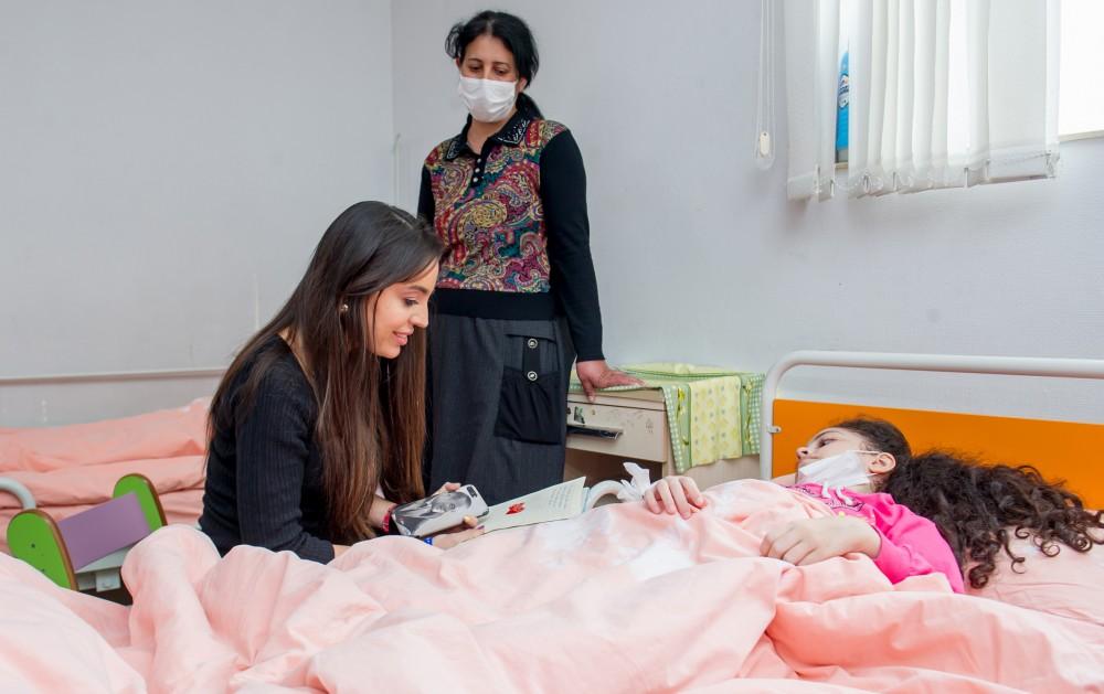 Вице-президент Фонда Гейдара Алиева Лейла Алиева посетила НИИ гематологии и трансфузиологии в Баку (ФОТО)