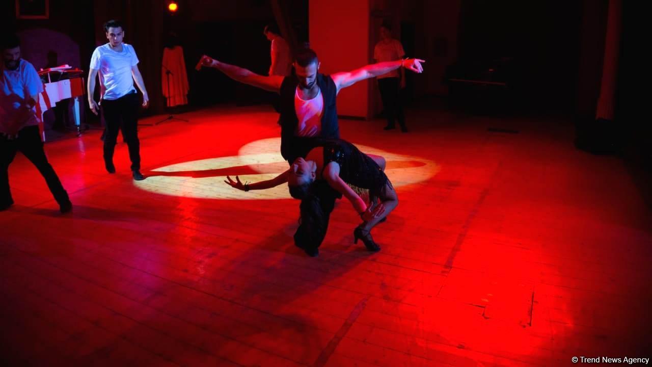 Азербайджанки перевоплотились в Николь Кидман и Кристину Агилеру - Best Musical Shows (ФОТО)