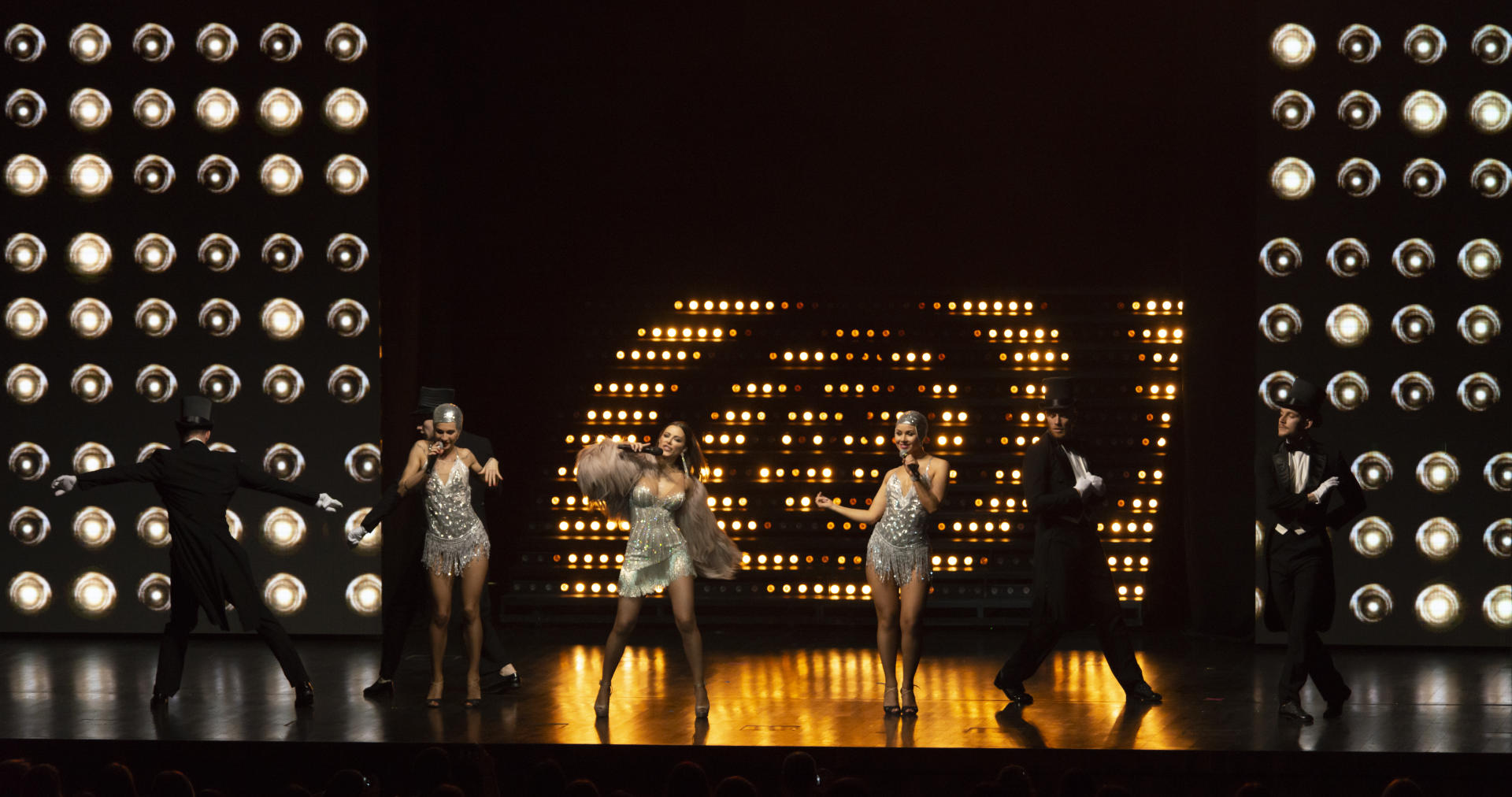 Шоу DIVA в Баку: феерическая история Ани Лорак (ФОТО/ВИДЕО)