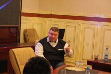 Шутки в сторону: известный российский КВНщик провел в Баку мастер-класс (ФОТО)