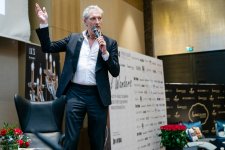 Баку посетил великий мистификатор "Леди Гага от дизайна" (ФОТО)