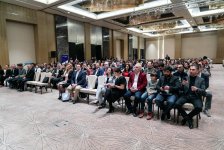 Баку посетил великий мистификатор "Леди Гага от дизайна" (ФОТО)