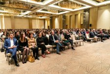 Баку посетил великий мистификатор "Леди Гага от дизайна" (ФОТО)