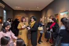 Азербайджанские девушки в волшебном марте: Пока от мужчин ждешь подарка… (ФОТО)