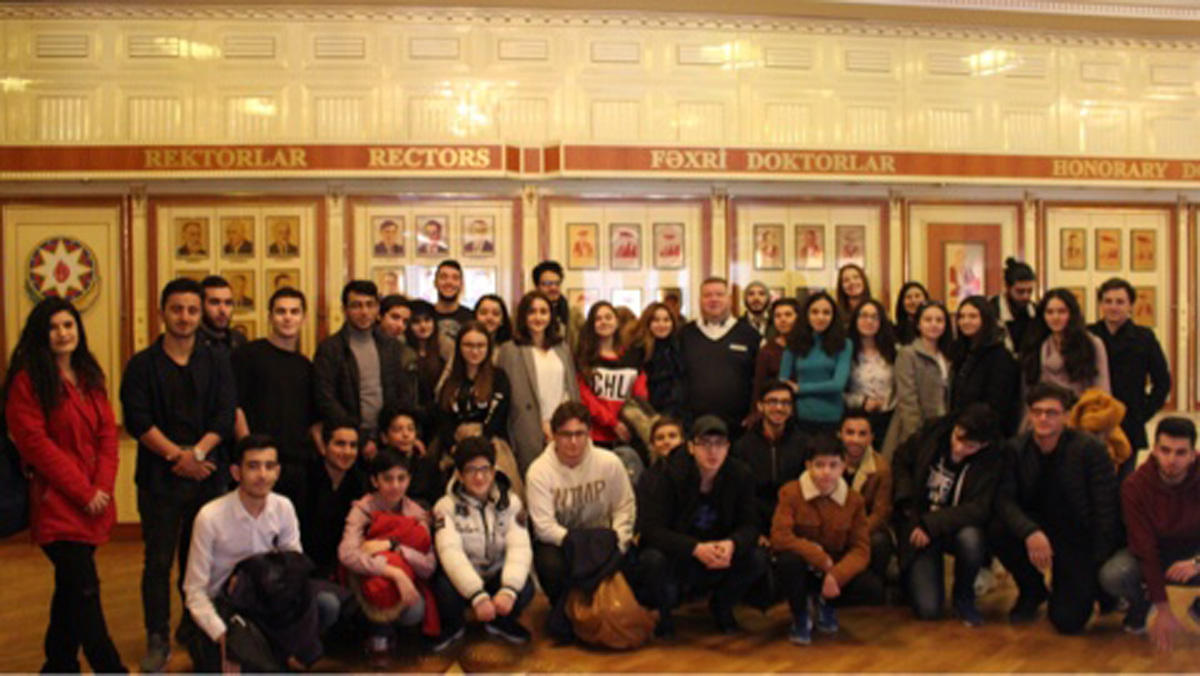 Шутки в сторону: известный российский КВНщик провел в Баку мастер-класс (ФОТО)