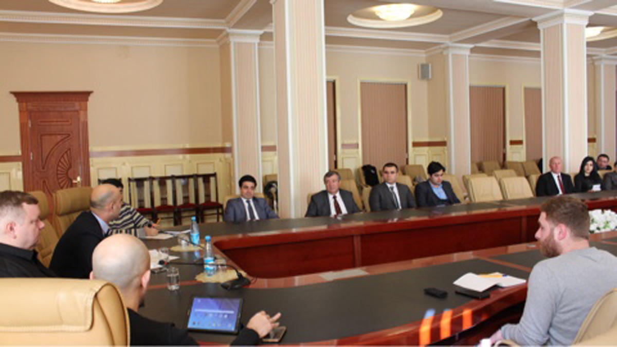 Шутки в сторону: известный российский КВНщик провел в Баку мастер-класс (ФОТО)