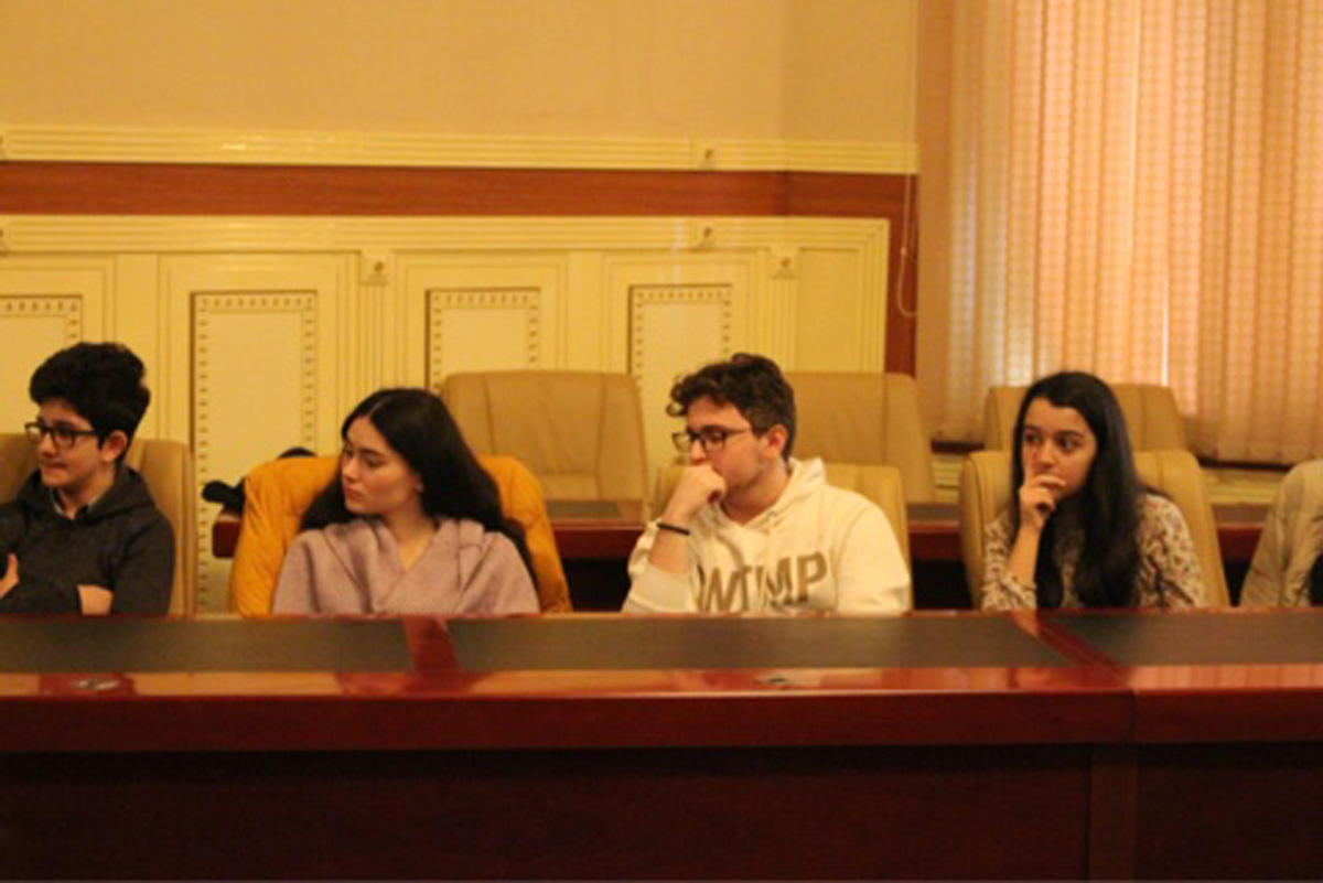 Шутки в сторону: известный российский КВНщик провел в Баку мастер-класс (ФОТО)