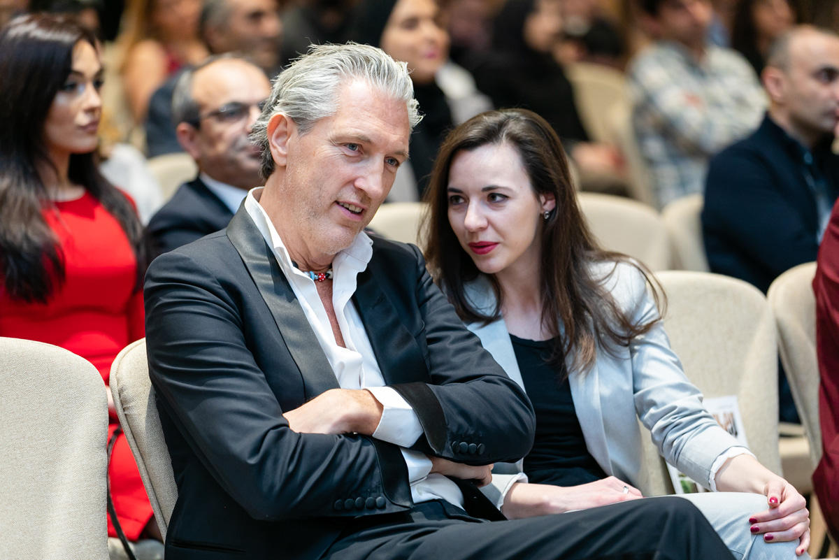 Баку посетил великий мистификатор "Леди Гага от дизайна" (ФОТО)