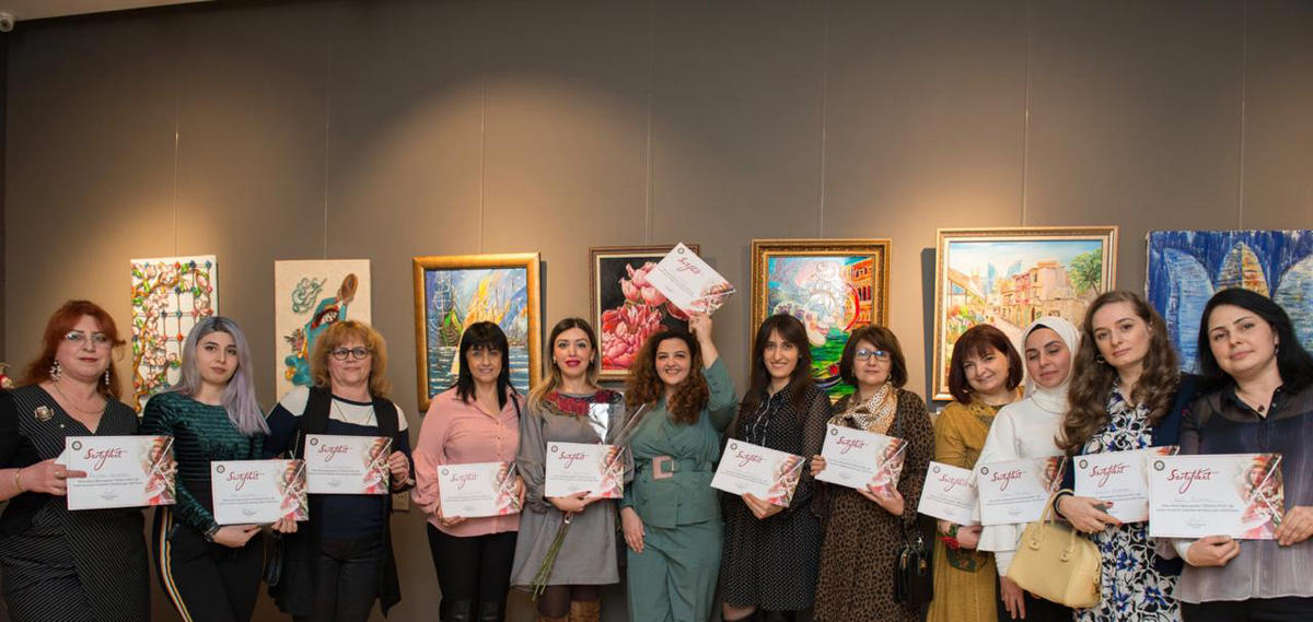 Азербайджанские девушки в волшебном марте: Пока от мужчин ждешь подарка… (ФОТО)