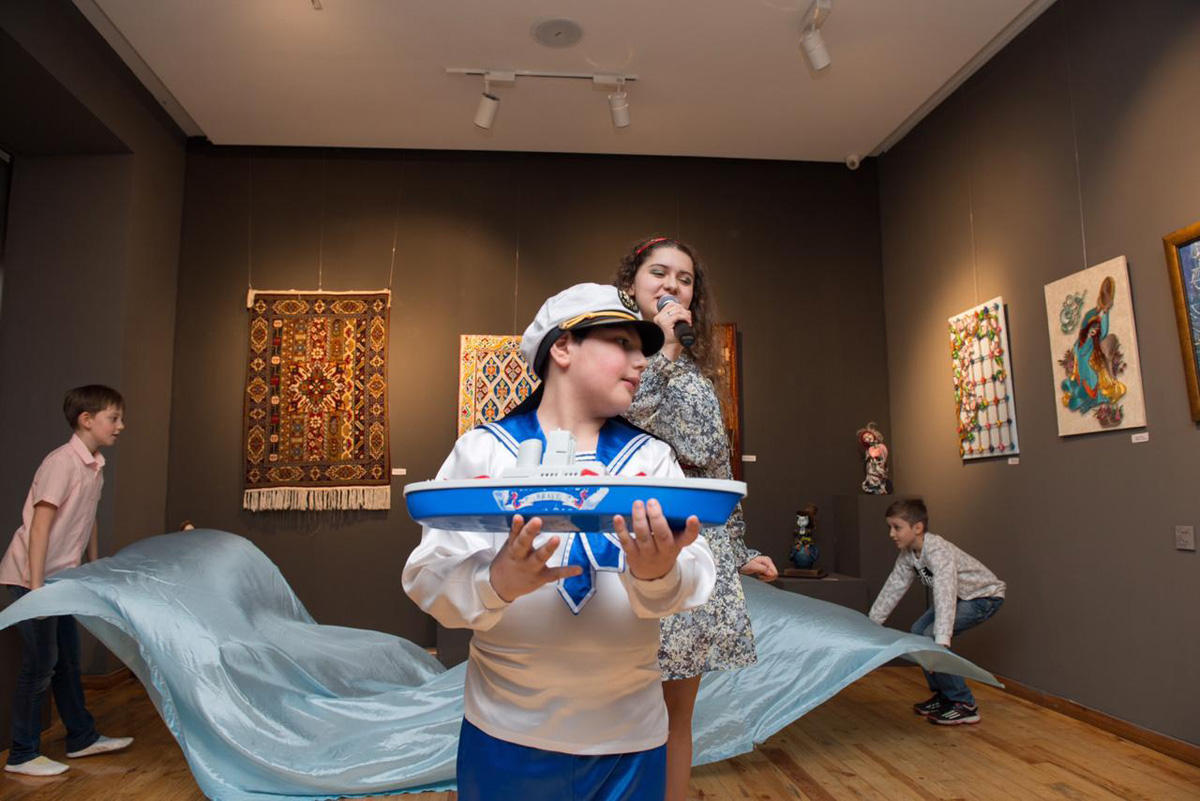 Азербайджанские девушки в волшебном марте: Пока от мужчин ждешь подарка… (ФОТО)