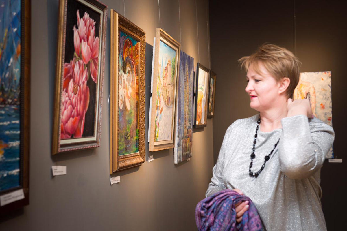 Азербайджанские девушки в волшебном марте: Пока от мужчин ждешь подарка… (ФОТО)