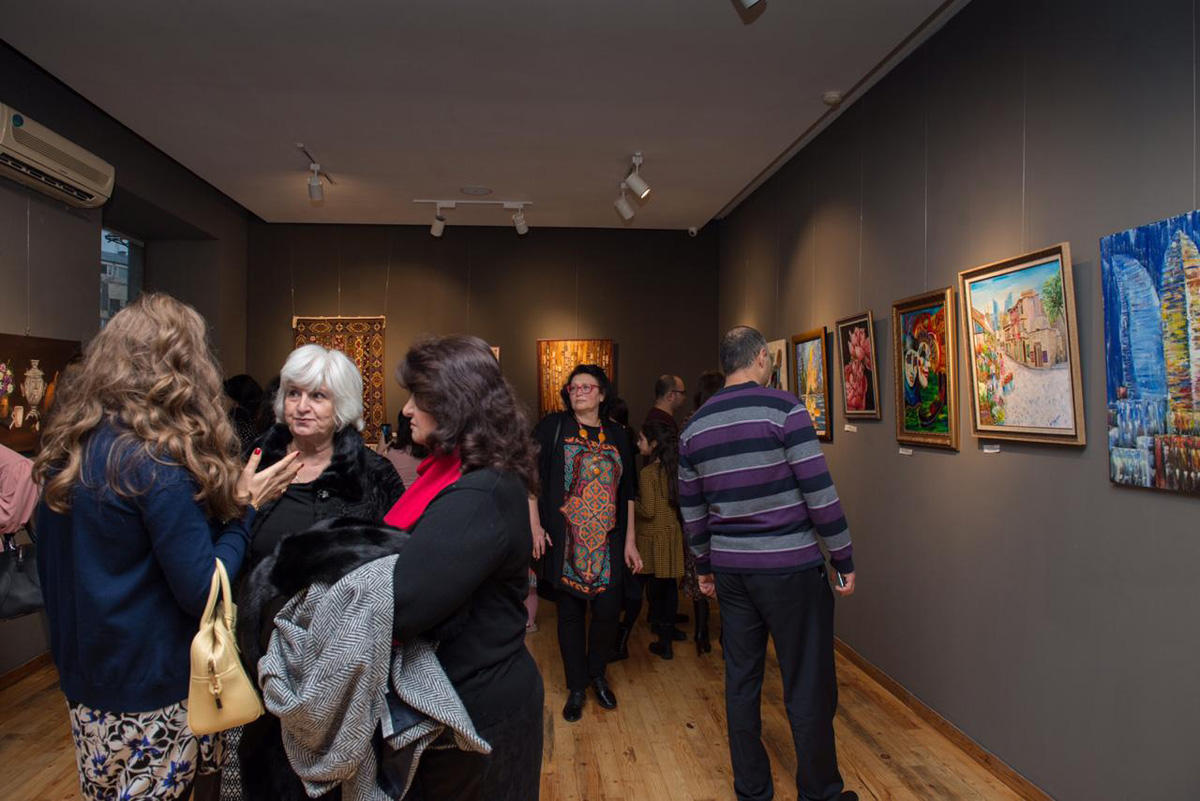 Азербайджанские девушки в волшебном марте: Пока от мужчин ждешь подарка… (ФОТО)