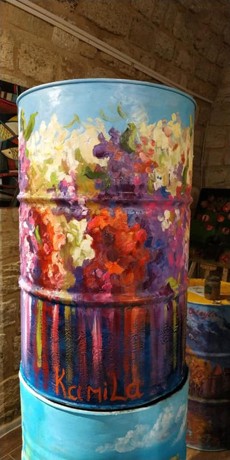 В честь 8 марта на металлических бочках в Баку "расцвели" цветы (ФОТО)