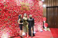 В Баку прошла церемония награждения "Золотые люди" – красная дорожка, звезды (ФОТО)