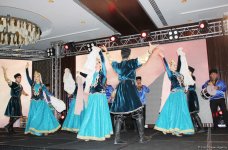 В Баку прошла церемония награждения "Золотые люди" – красная дорожка, звезды (ФОТО)