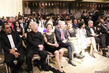 В Баку прошла церемония награждения "Золотые люди" – красная дорожка, звезды (ФОТО)