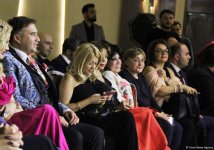 В Баку прошла церемония награждения "Золотые люди" – красная дорожка, звезды (ФОТО)