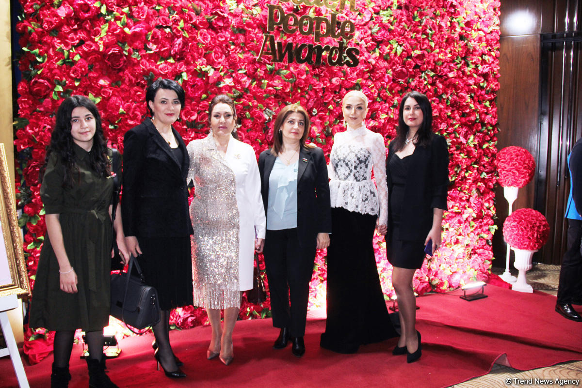 В Баку прошла церемония награждения "Золотые люди" – красная дорожка, звезды (ФОТО)