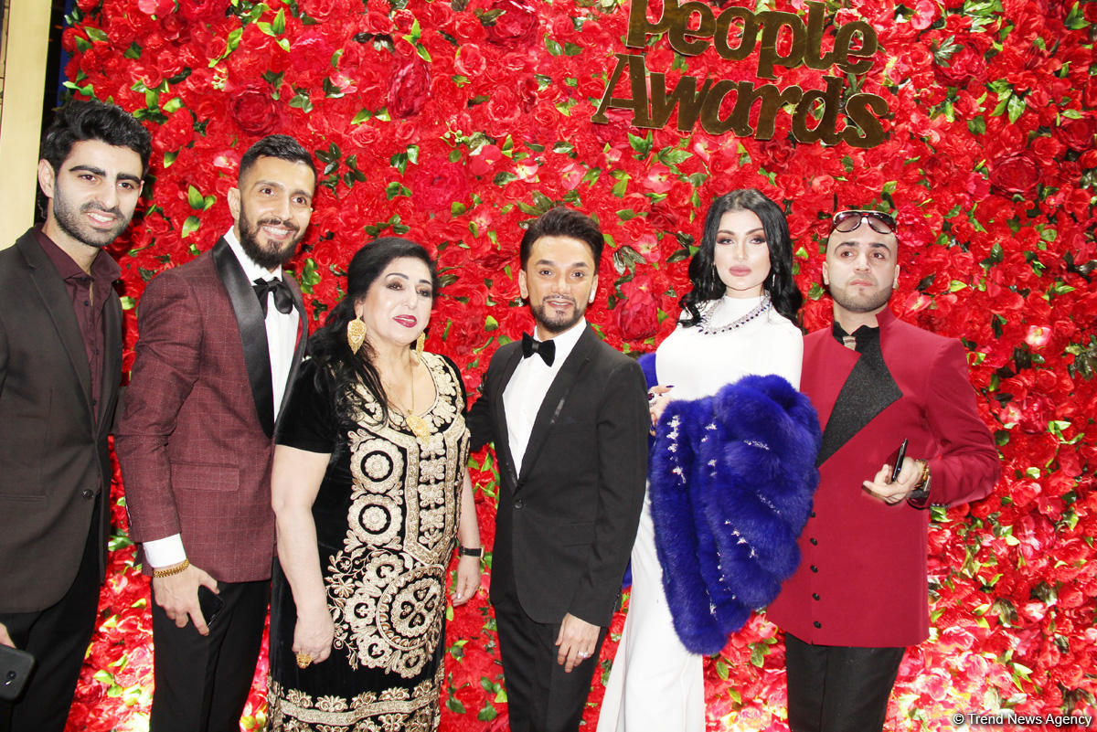 В Баку прошла церемония награждения "Золотые люди" – красная дорожка, звезды (ФОТО)