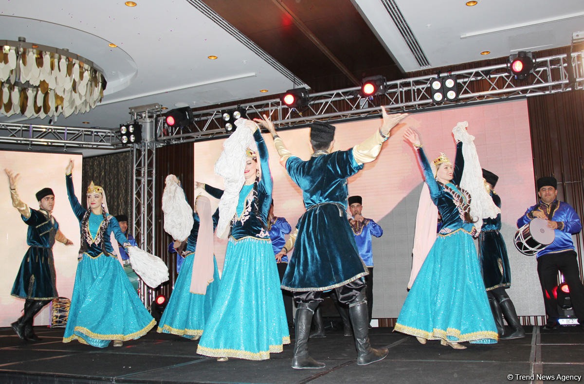 В Баку прошла церемония награждения "Золотые люди" – красная дорожка, звезды (ФОТО)