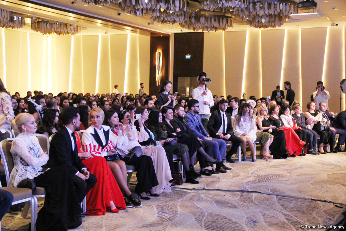 В Баку прошла церемония награждения "Золотые люди" – красная дорожка, звезды (ФОТО)