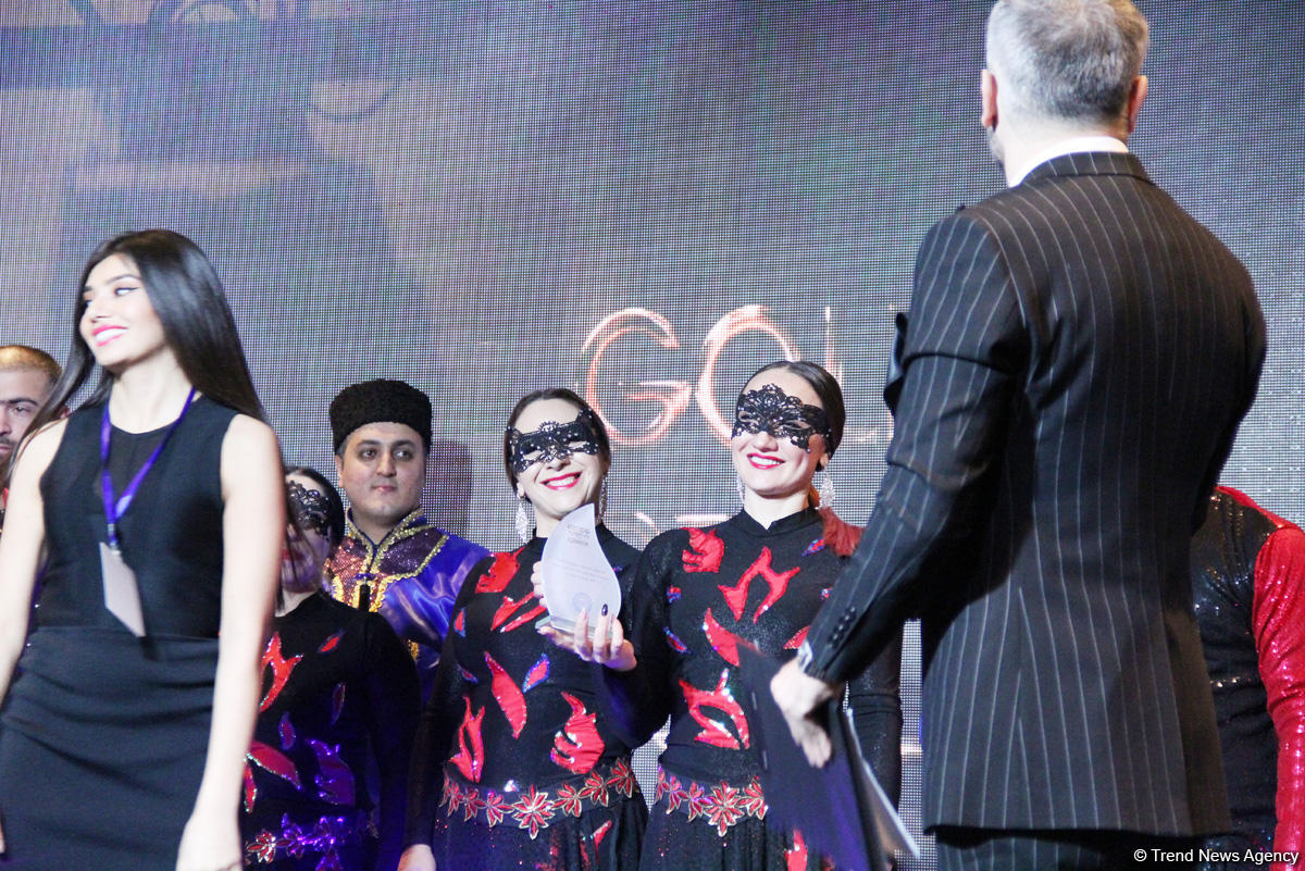 В Баку прошла церемония награждения "Золотые люди" – красная дорожка, звезды (ФОТО)