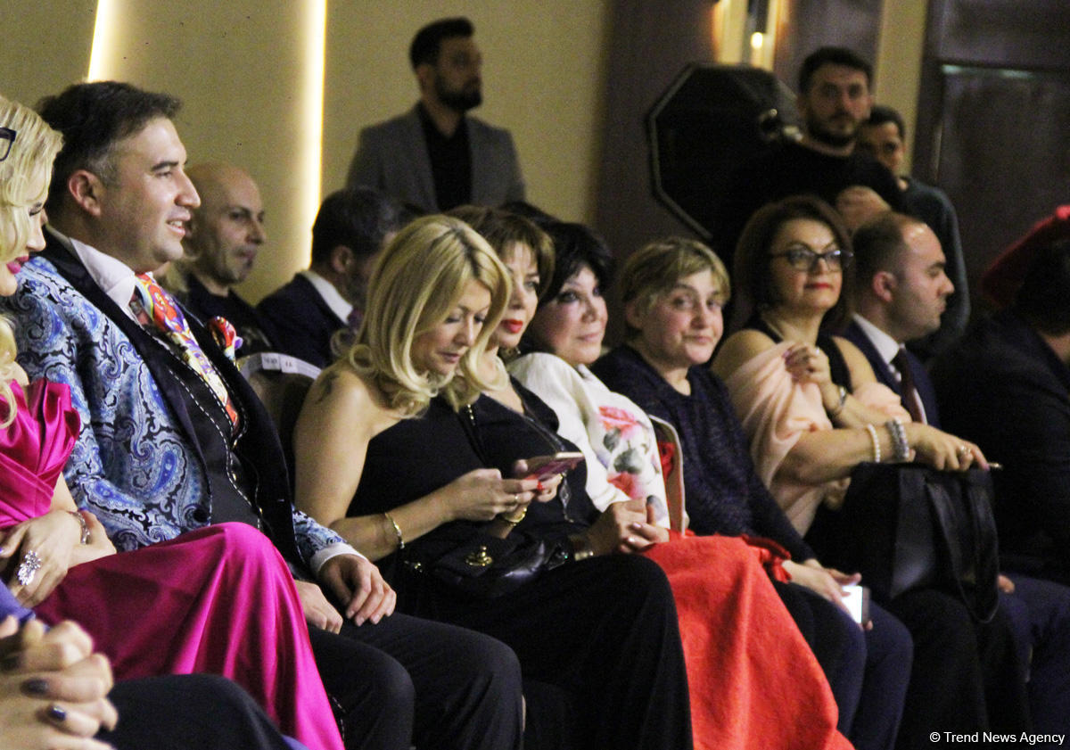 В Баку прошла церемония награждения "Золотые люди" – красная дорожка, звезды (ФОТО)