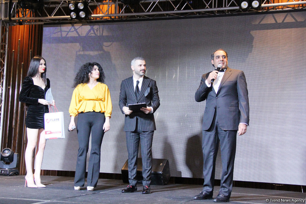 В Баку прошла церемония награждения "Золотые люди" – красная дорожка, звезды (ФОТО)