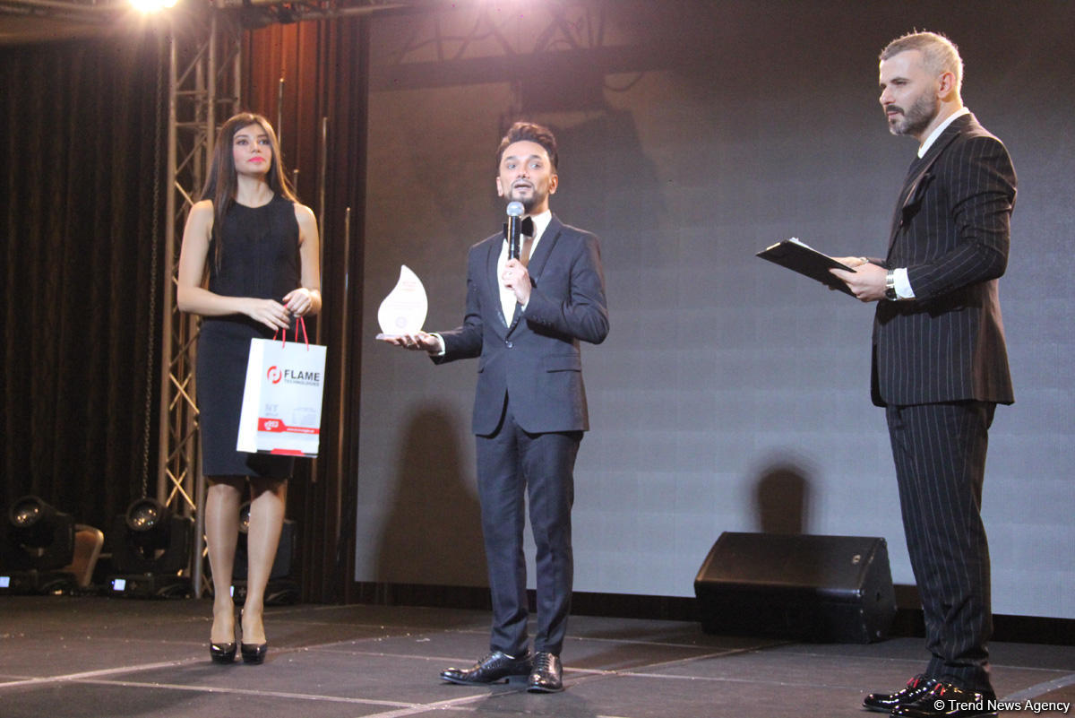 В Баку прошла церемония награждения "Золотые люди" – красная дорожка, звезды (ФОТО)