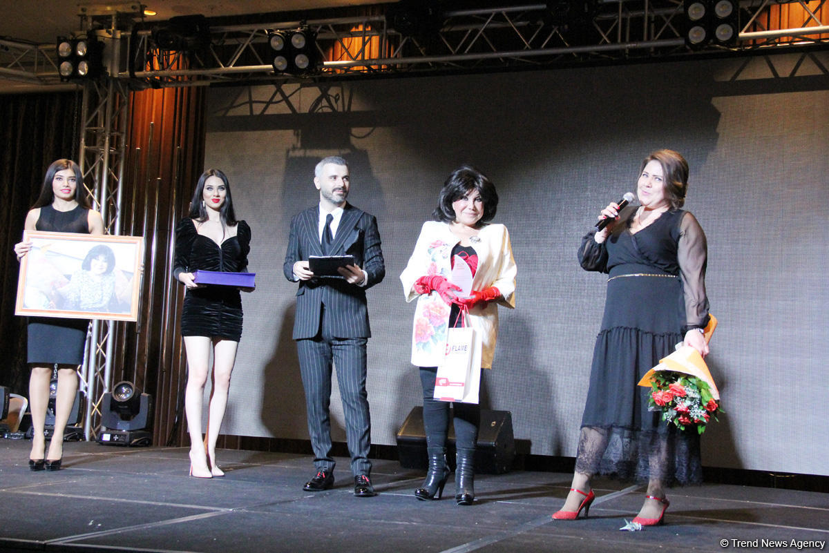 В Баку прошла церемония награждения "Золотые люди" – красная дорожка, звезды (ФОТО)