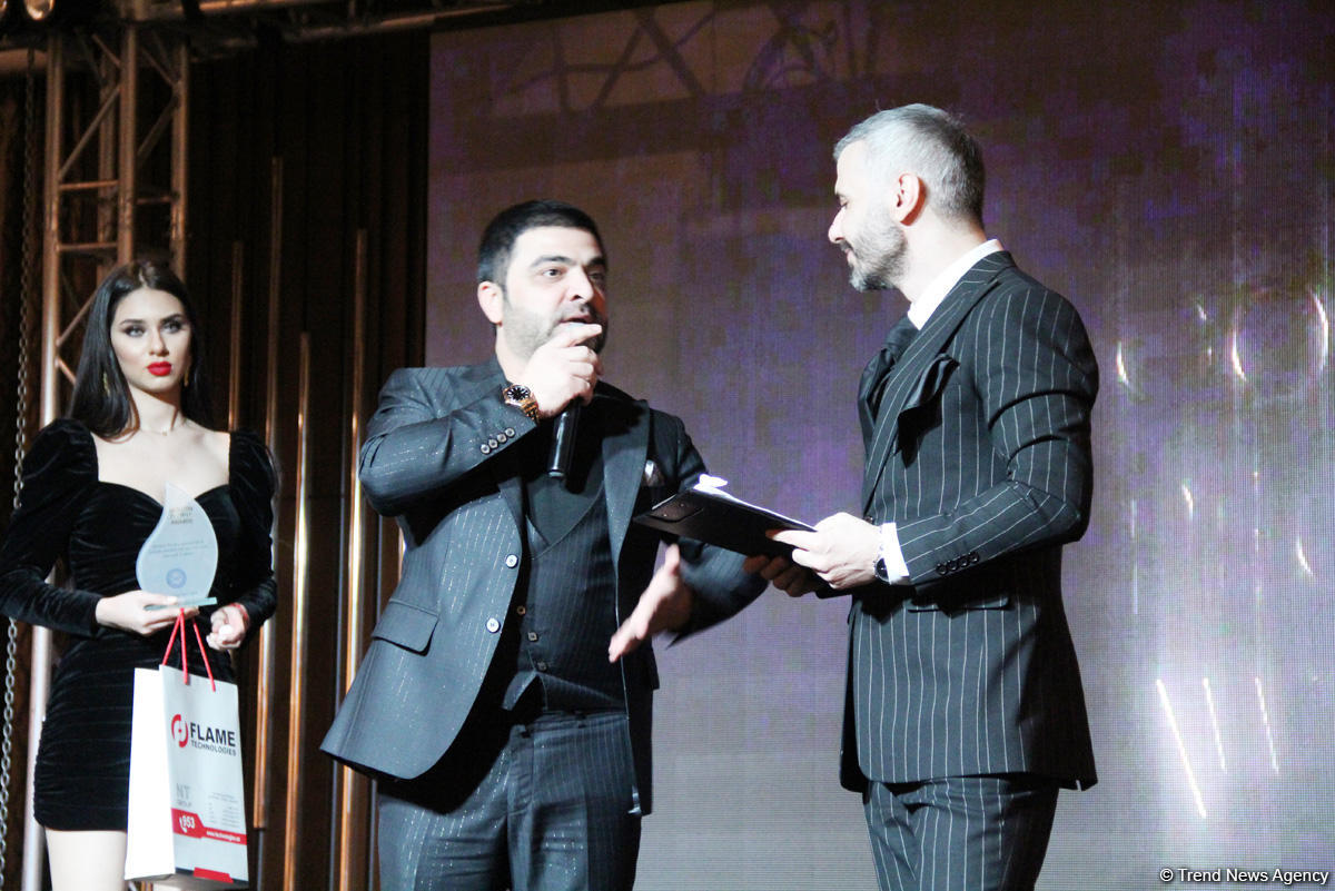 В Баку прошла церемония награждения "Золотые люди" – красная дорожка, звезды (ФОТО)