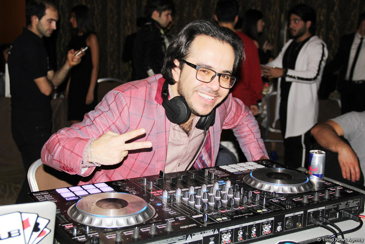 В Баку прошла церемония награждения "Золотые люди" – красная дорожка, звезды (ФОТО)