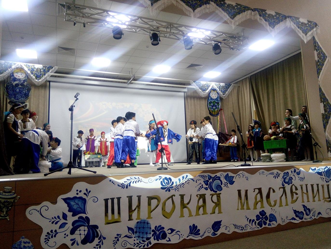 В Баку сожгли чучело Зимы и провели праздник с блинами (ФОТО)