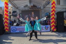 Эх, гуляй народ! Старинная часть Баку превратилась в праздничную площадку (ФОТО)