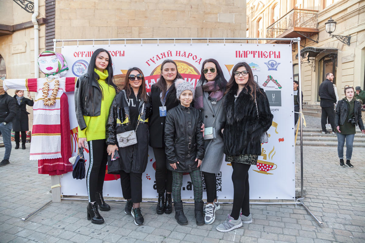 Эх, гуляй народ! Старинная часть Баку превратилась в праздничную площадку (ФОТО)