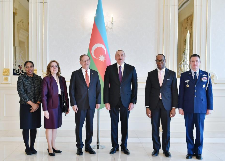 Президент Ильхам Алиев: Азербайджан позитивно воспринимает последнее заявление сопредседателей Минской группы ОБСЕ (ФОТО)