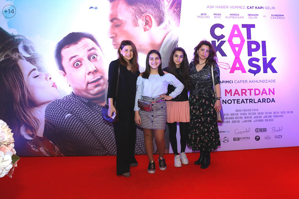 Турецкие красавицы в окружении азербайджанцев, или Потрескавшаяся любовь (ВИДЕО, ФОТО)